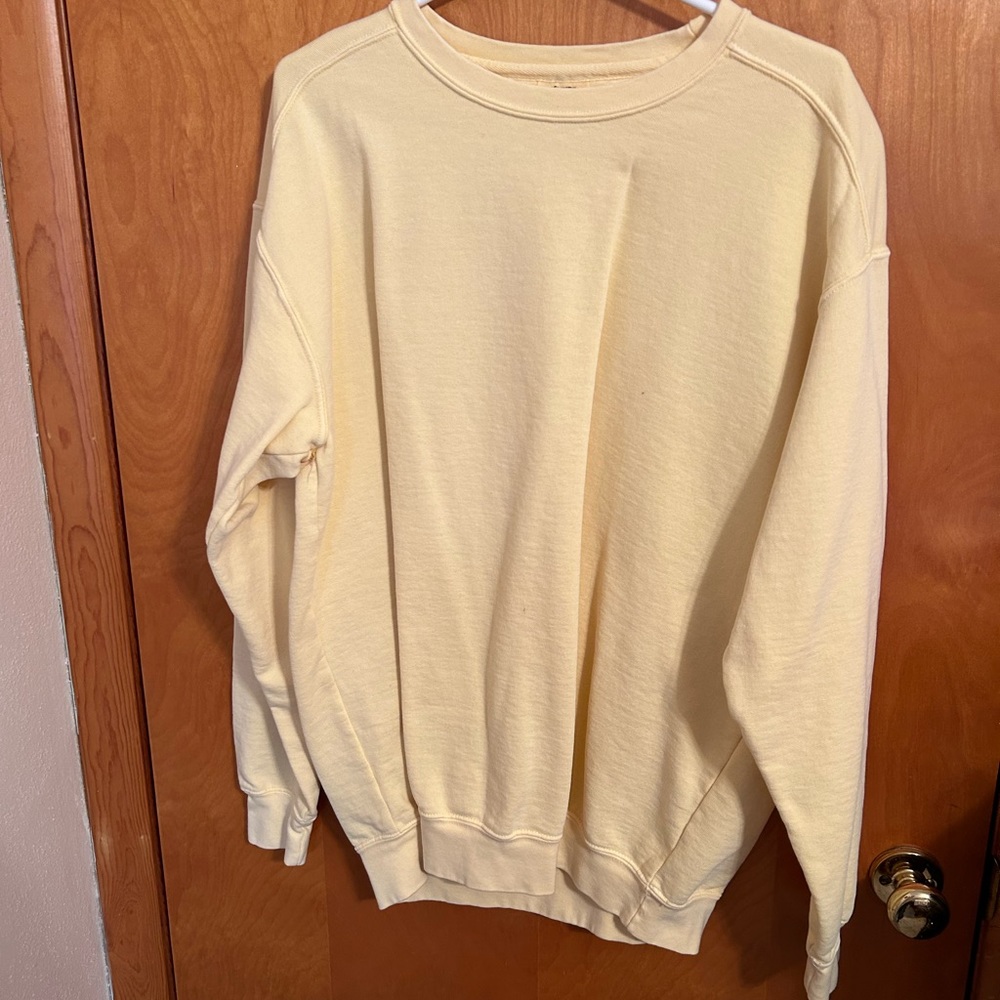 Colors brand men’s sweatshirt size L in yellow